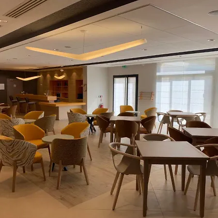 Apartmanhotel Services Seniors Domitys - Les Safrans *