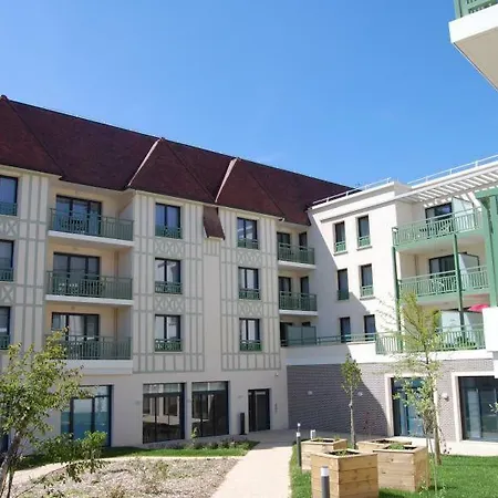 Résidence Services Seniors Domitys - Les Safrans 4*