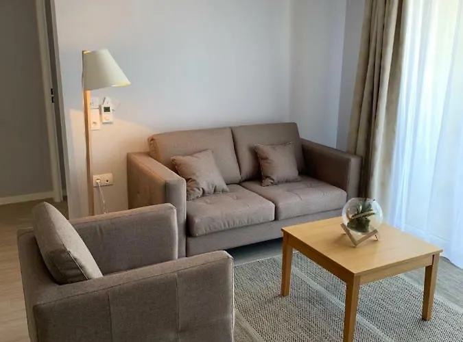 Services Seniors Domitys - Les Safrans Aparthotel 4*