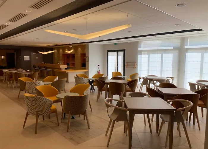 Aparthotel Services Seniors Domitys - Les Safrans 4*